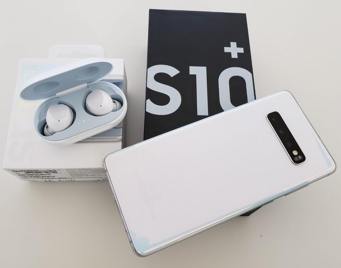 Galaxy S10 Selling Surprisingly Well I Went To T Mobile And At T To Find Out Zdnet