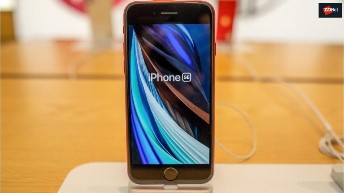 Iphone Se Hands On Four Quick Thoughts After Unboxing Apple S 399 Iphone Zdnet