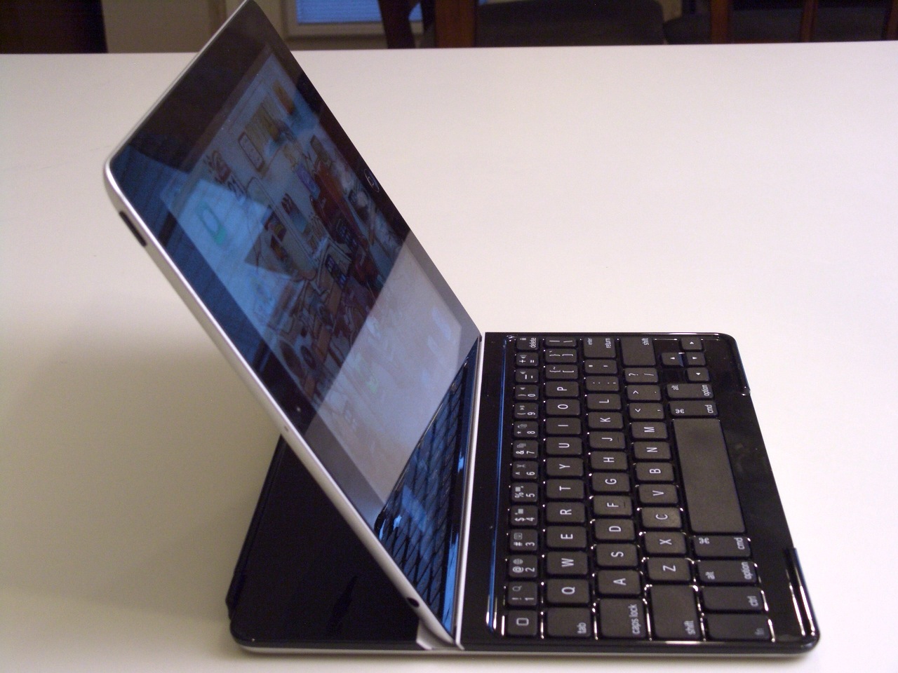 Hands-on with Logitech Ultrathin Keyboard Cover (video) |