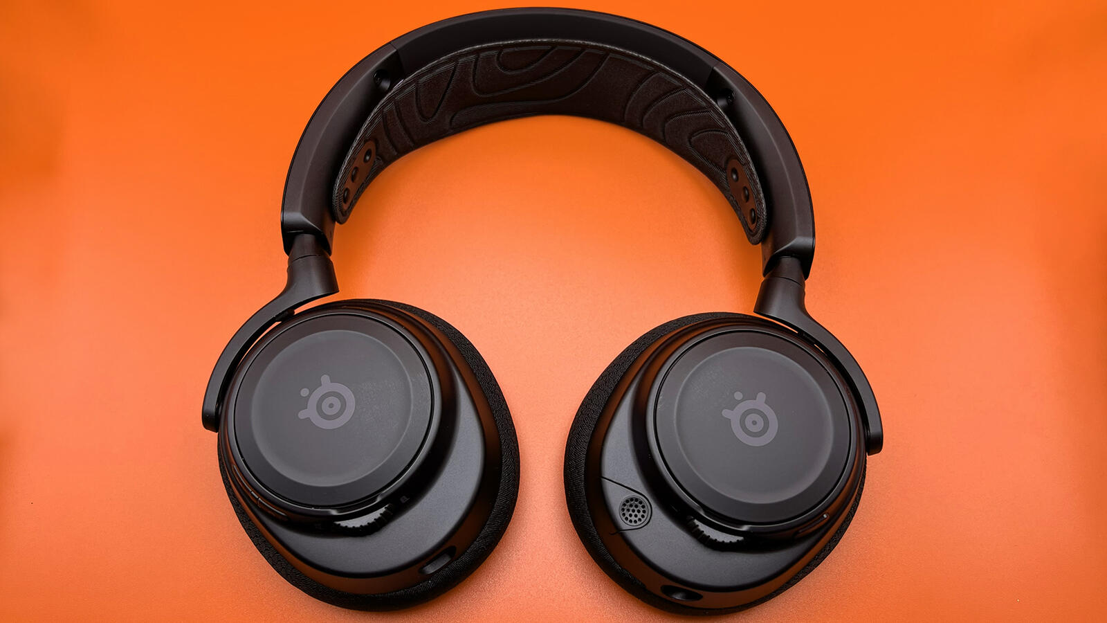 SteelSeries Arctis Nova 7 Wireless review: A mid-range contender for any size head |