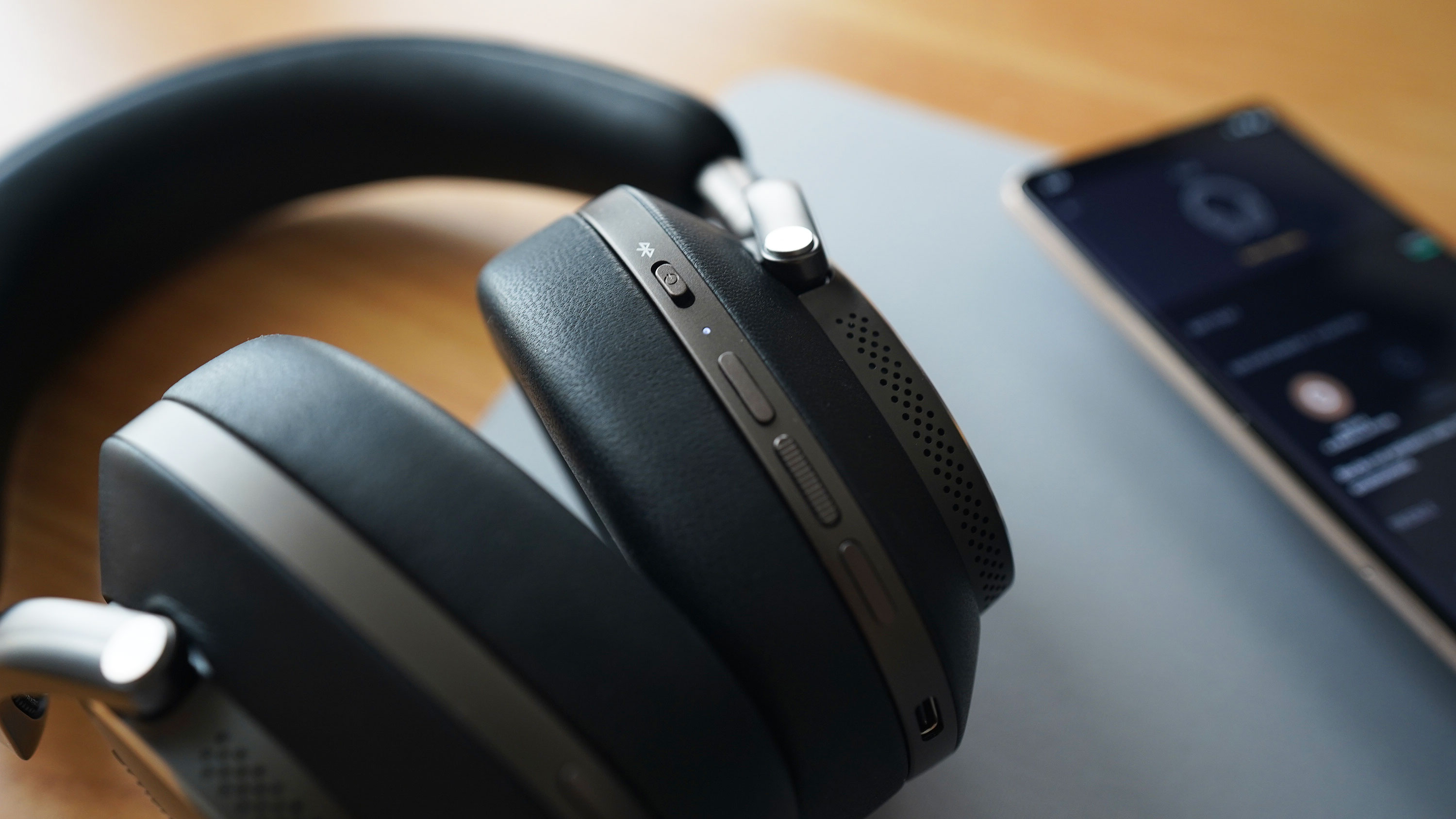 Bowers & Wilkins Px8 review: A luxurious alternative to Sony and Bose's  flagship headphones