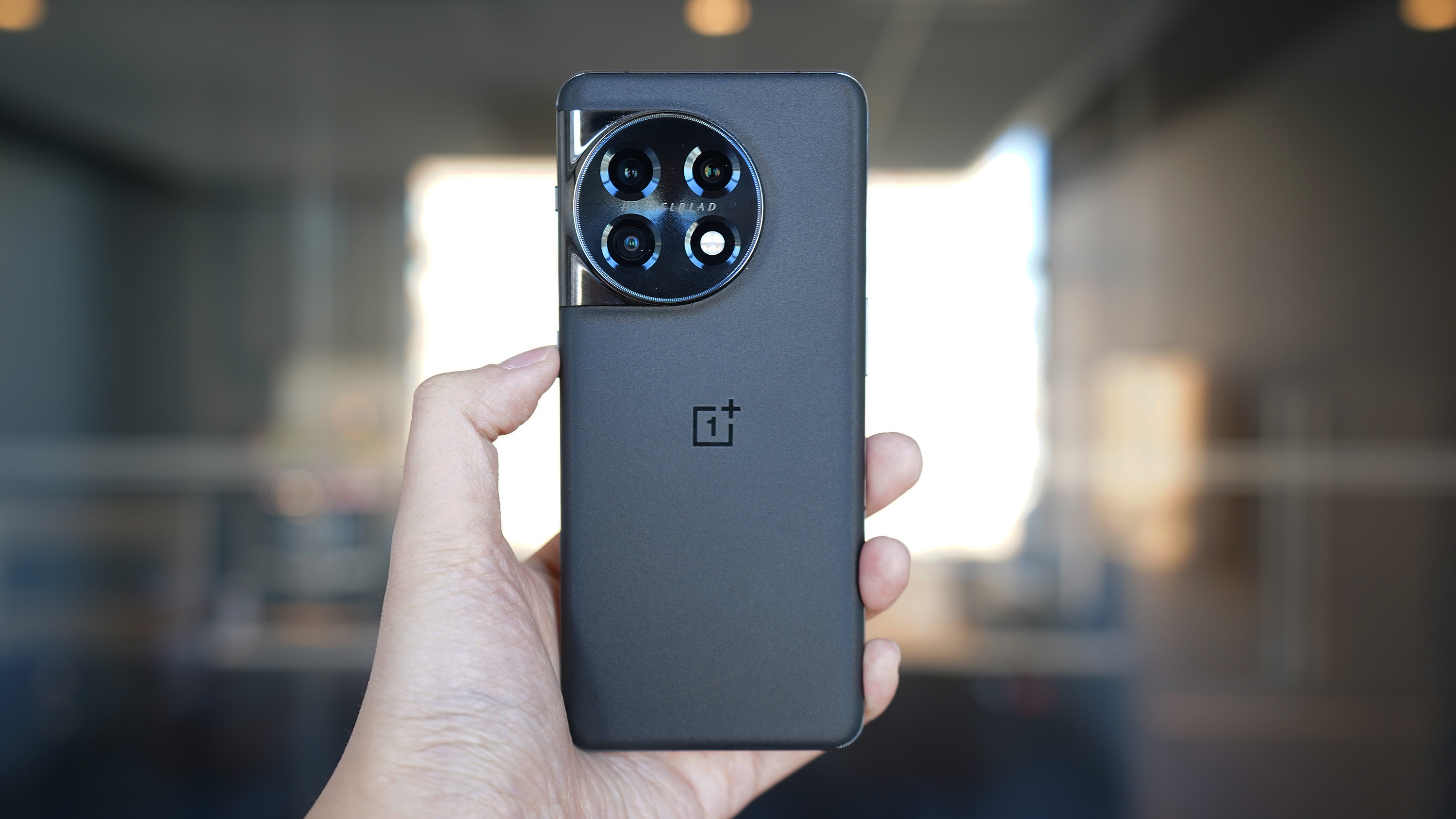 OnePlus 10T Review: The Camera Comes Second