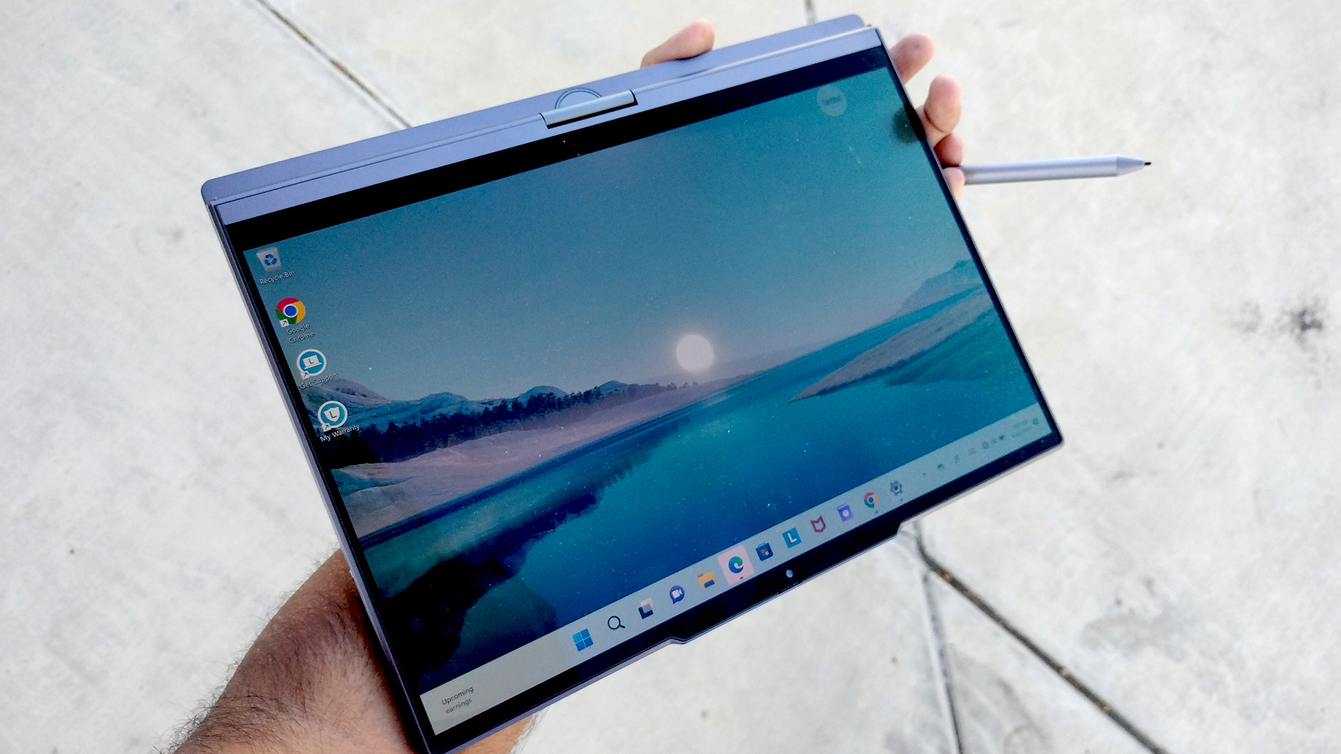 Lenovo dévoile un portable double écran OLED et e-ink : le meilleur des  deux mondes ?