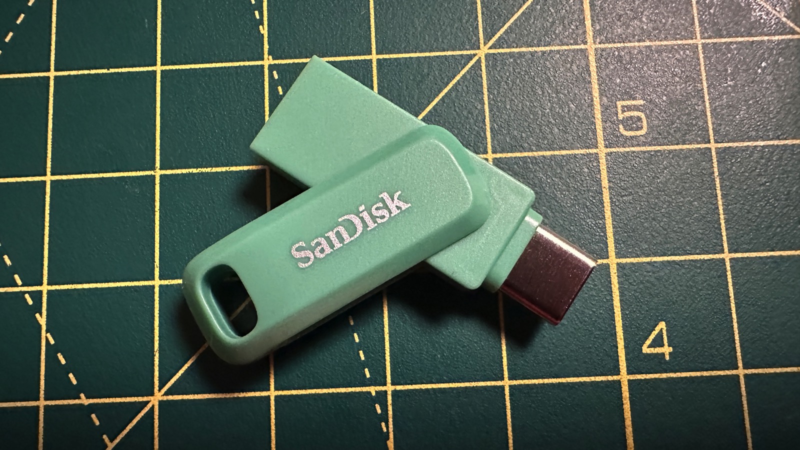 Test clé USB SanDisk Ultra Dual Drive Go : minuscule, bon marché et rapide  - ZDNet