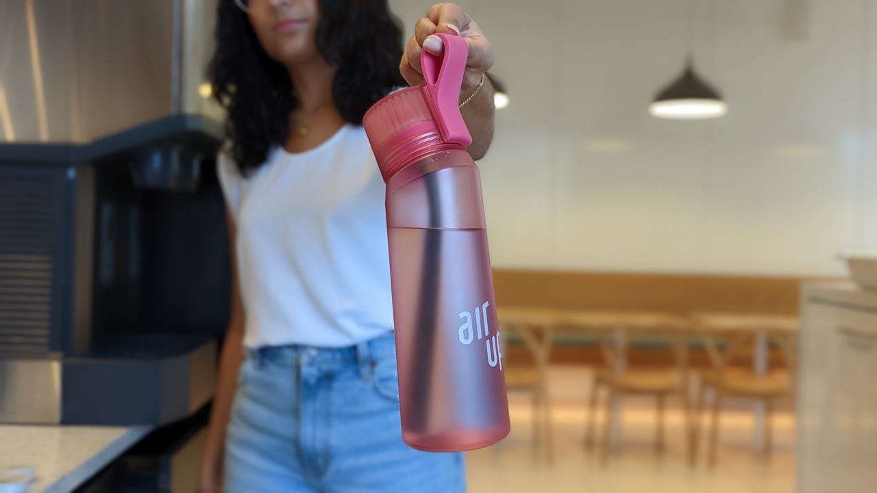 I tried a $40 water bottle that flavors tap water using nothing but sc