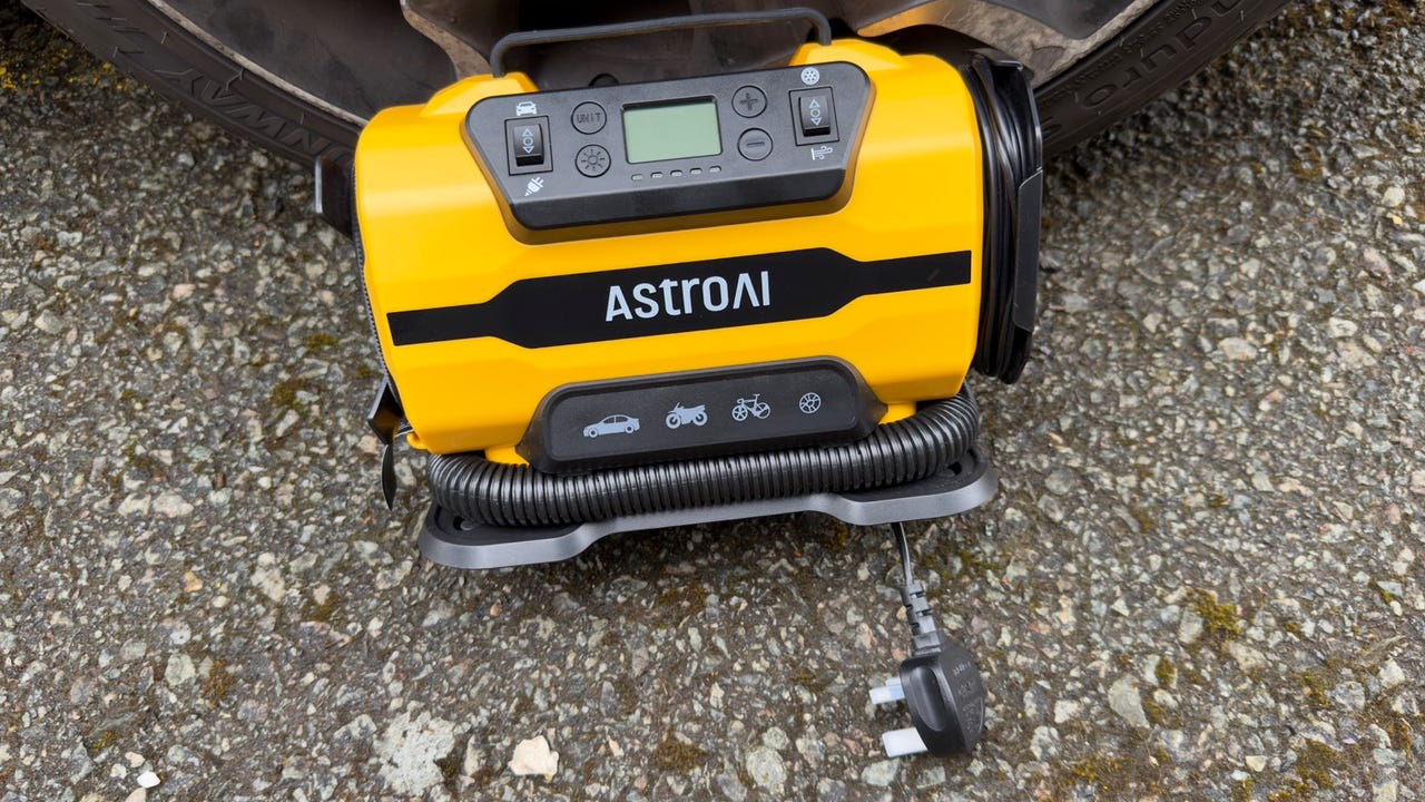 AstroAI Dual Motor portable air compressor