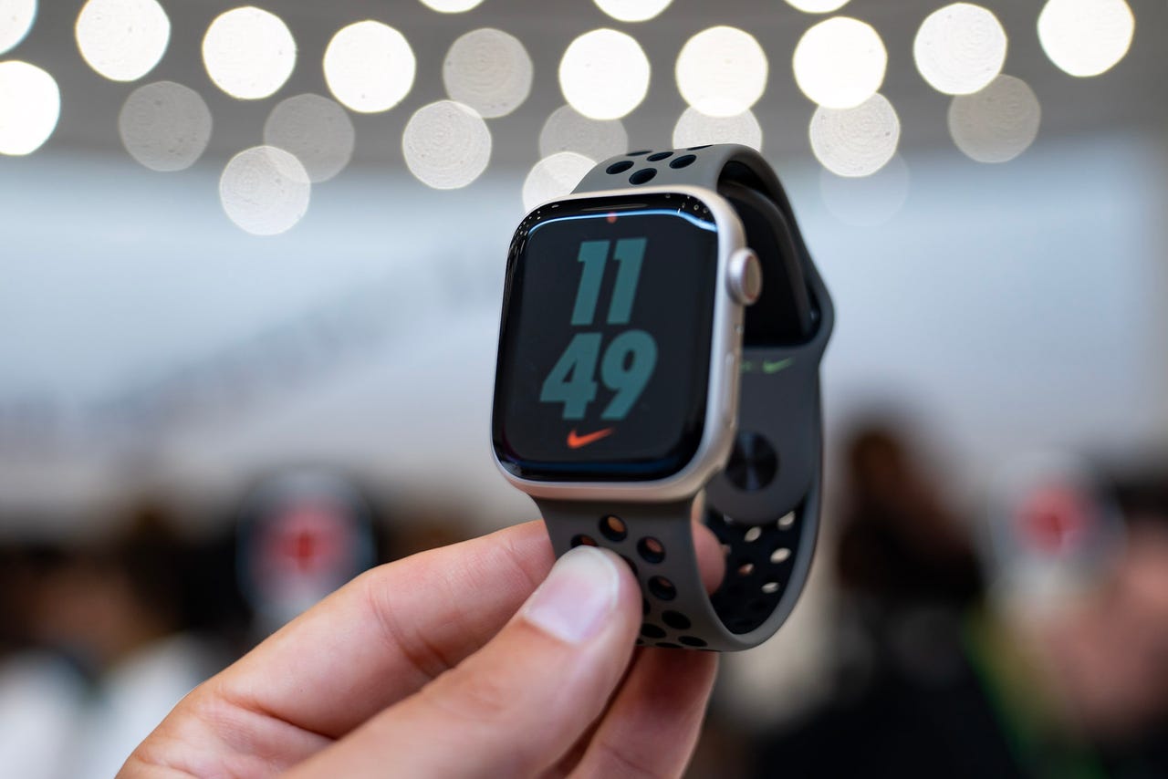 apple iwatch features and price