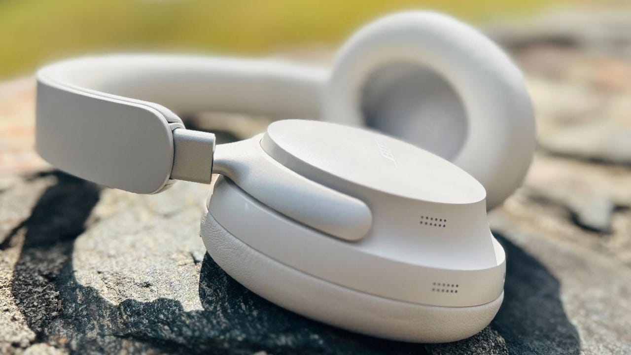 Bose #QuietComfort review of a premium headset with brutal noise