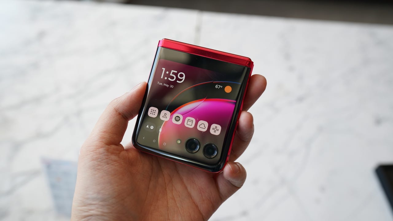 Motorola Razr Plus (2023) review: The best flipping foldable right now