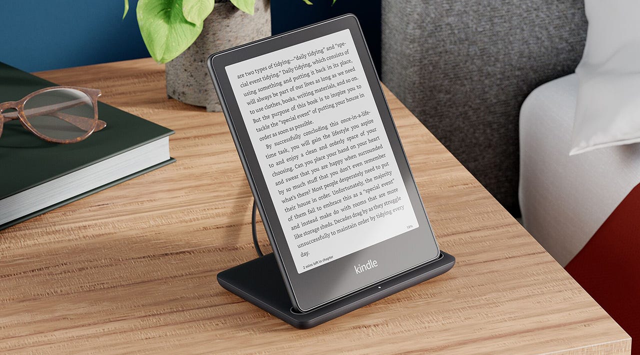Kindle Paperwhite Signature Edition with Snap In Case - Accessories