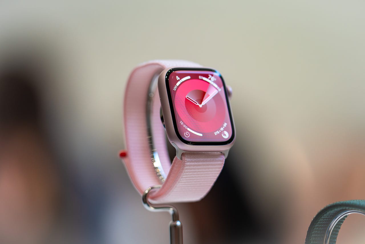 Apple Watch Series 9 bright display