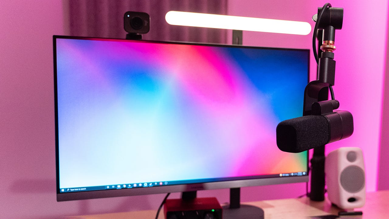 Logitech aims adjustable key light and premium mic at streamers