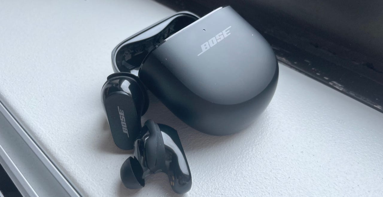 Casing earbud dan headphone Bose QC II