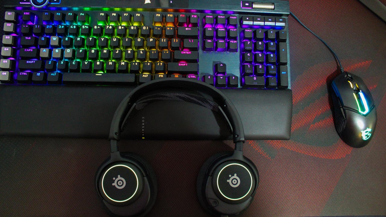 A SteelSeries Arctis Nova 3 headset, MSI mouse, and Corsair keyboard on a desk.