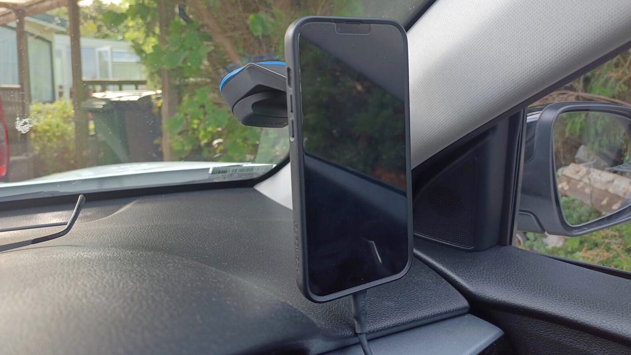 My 3 must-have car accessories: This phone mount, charger and cable
