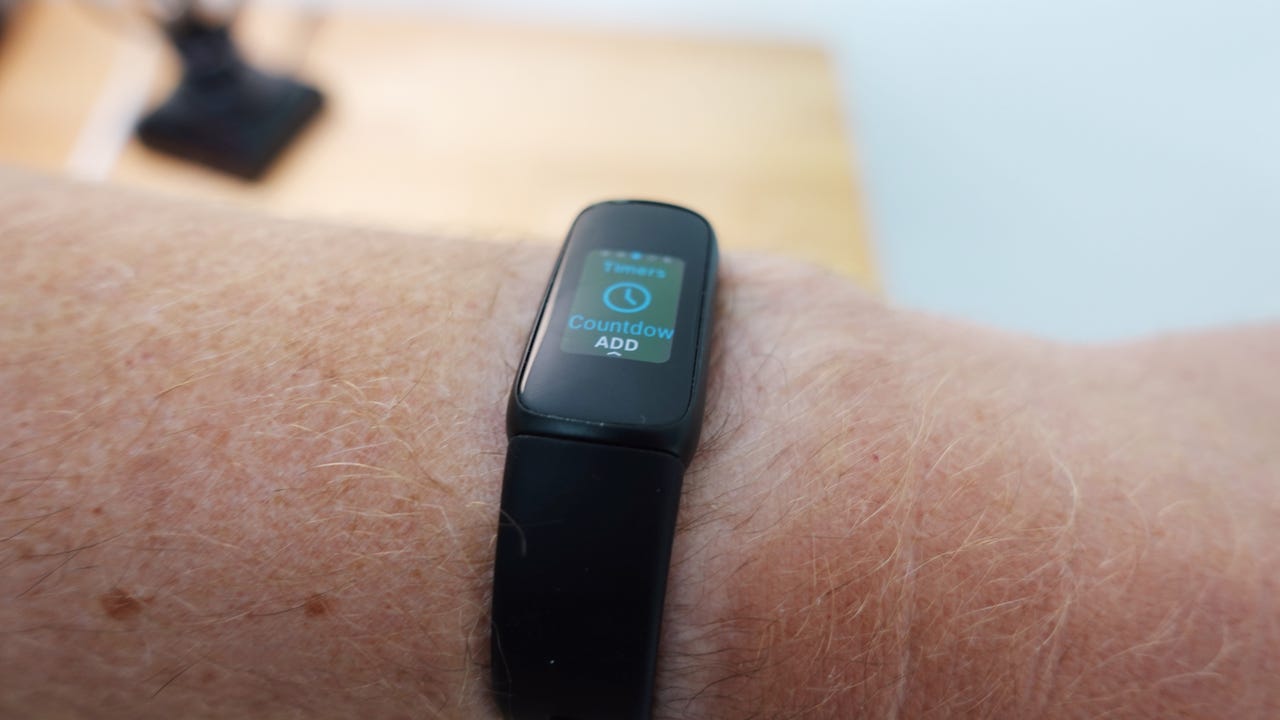 Fitbit Luxe Watch Review  WHAT YOU NEED TO KNOW!! 